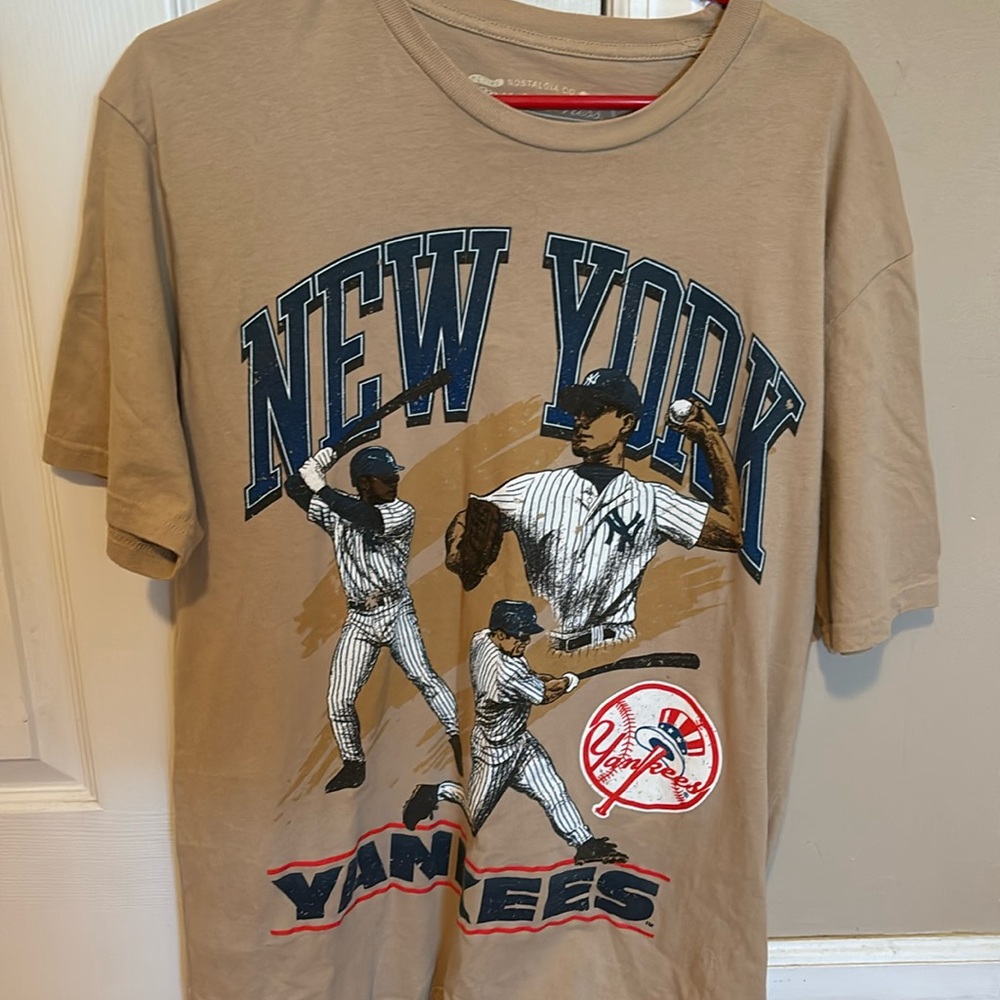 Pac Sun New York Yankees tee shirt, men’s large, brand Mitchell and Ness